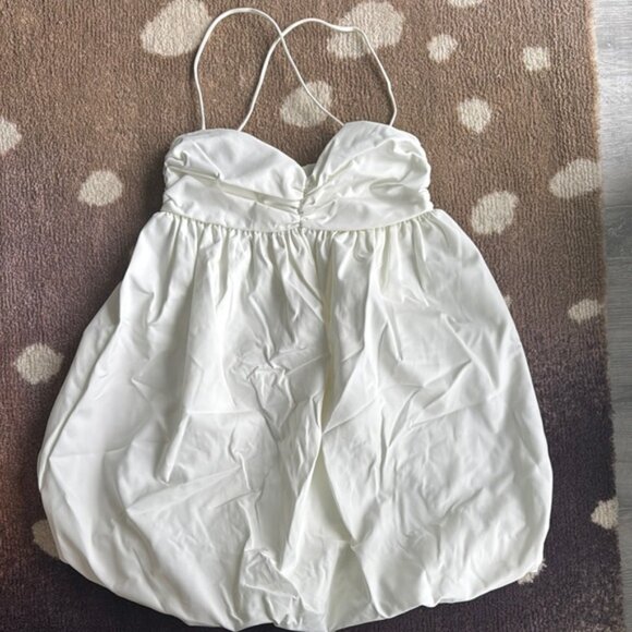 Short White Balloon dress - Picture 2 of 7